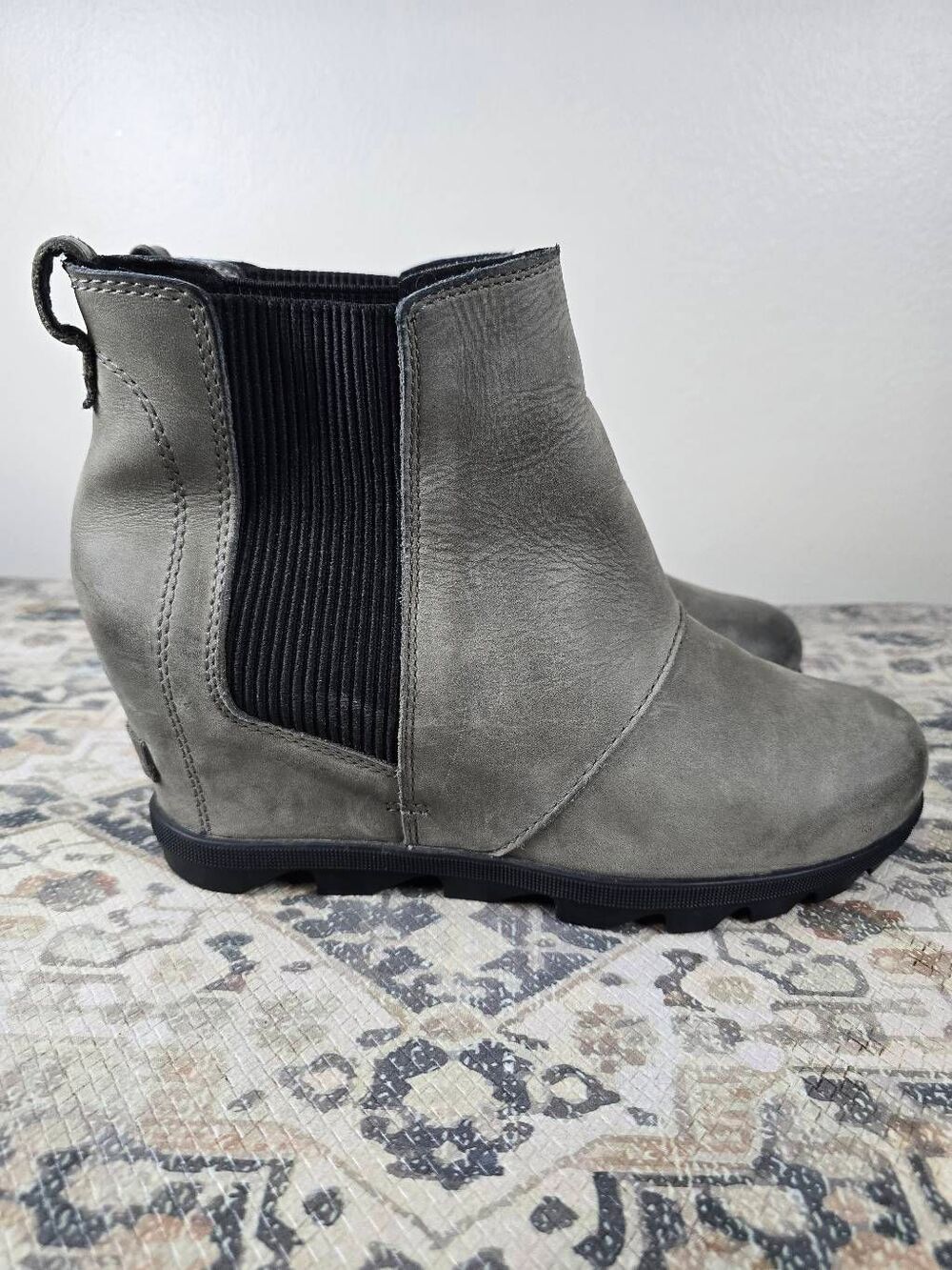 Sorel Joan Of Arctic Wedge Boots  Women's Size 10 Gray Chelsea Bootie